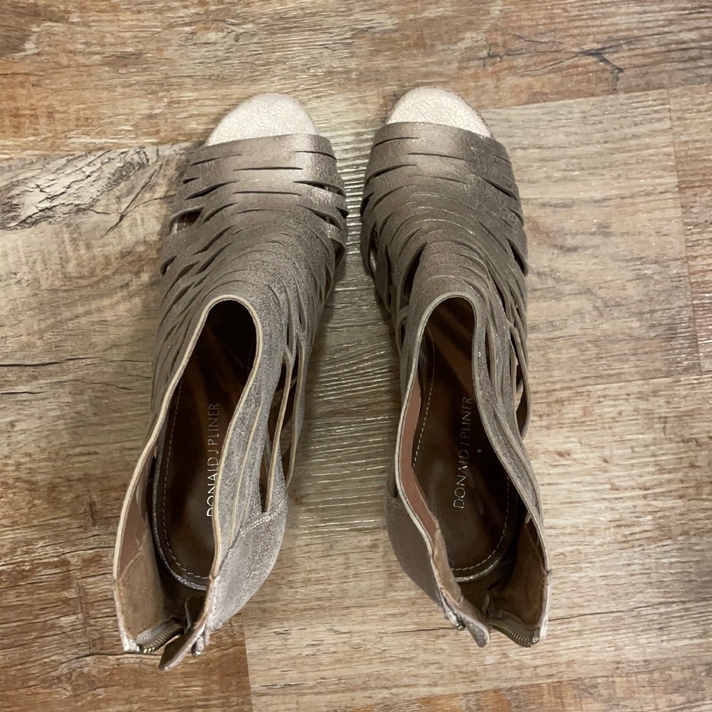 Donald J Pliner Blush Metallic Sandals